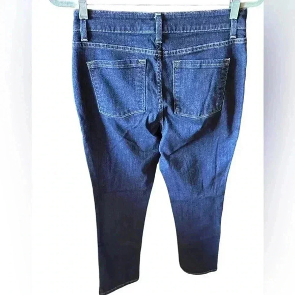 L.L. Bean Size 8 favorite fit denim jeans. EUC - Picture 7 of 16